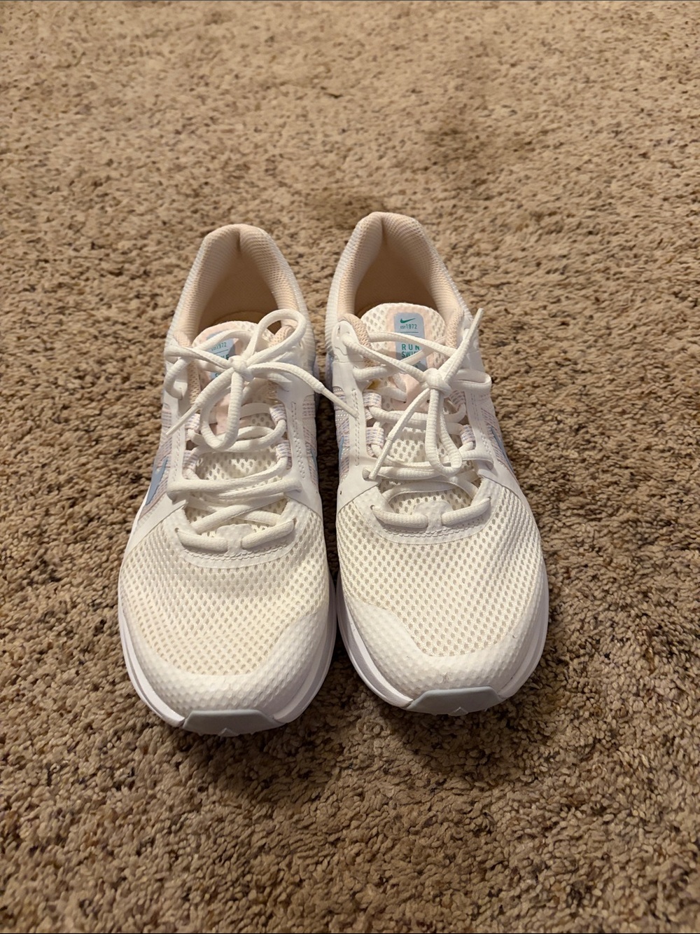 Women’s Nike shoes - Picture 3 of 5
